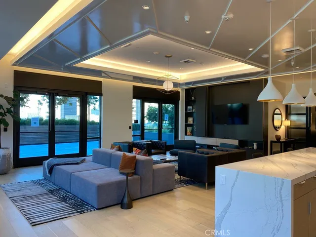 $2,250 | 400 South Broadway, Los Angeles, CA 90013