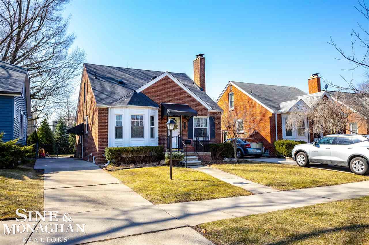 1977 Hawthorne Road Grosse Pointe Woods, MI 48236 - Photo 32 of 36