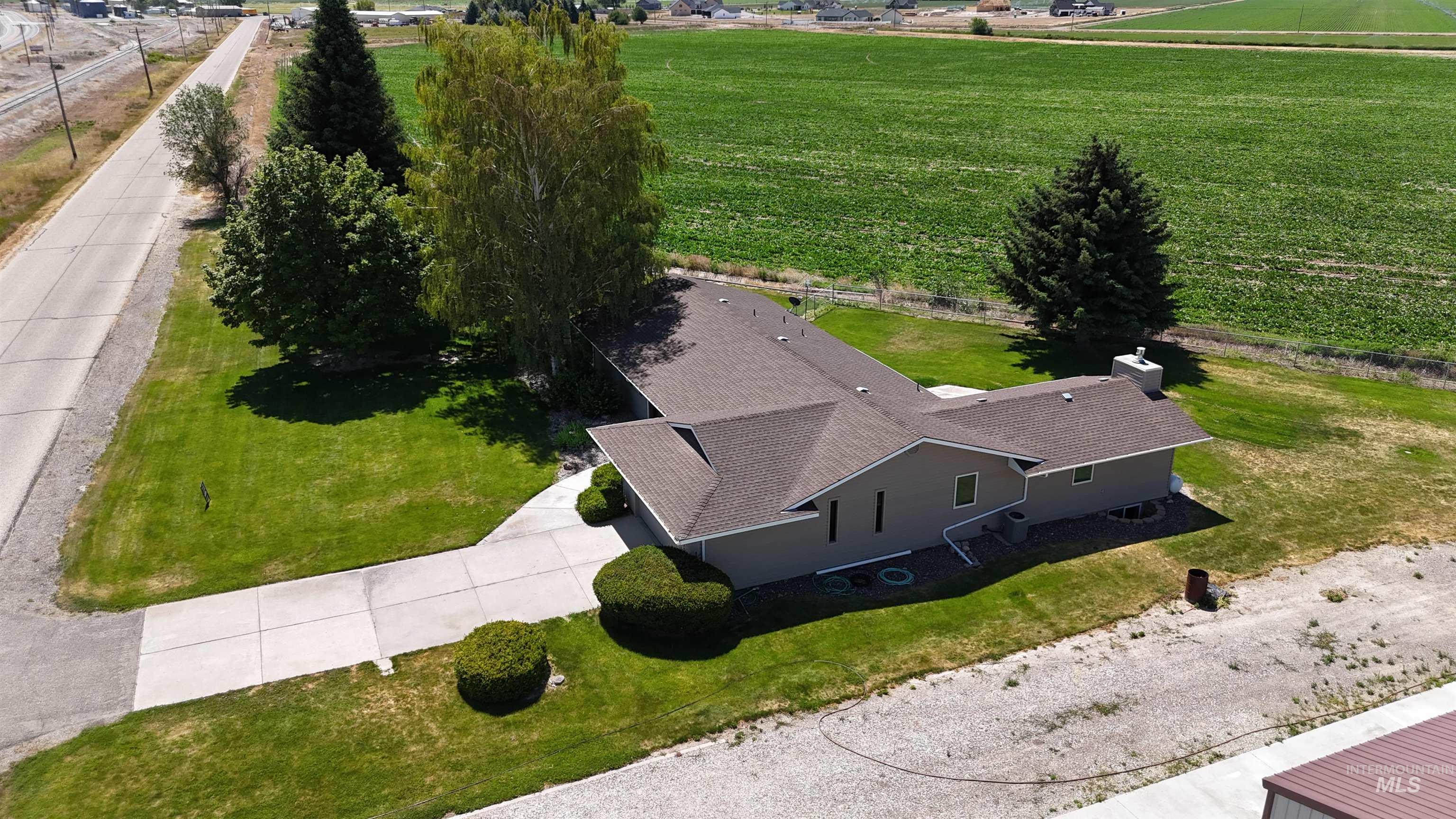 223 Hillcrest Road Burley, ID 83318 - Photo 6 of 28 Single-story residence featuring a gray exterior siding and a brown shingle roof