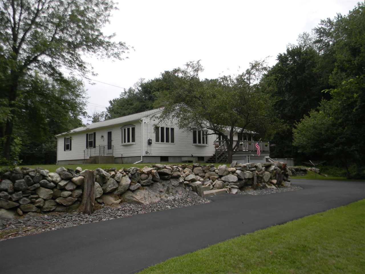 32 Griffin Road Londonderry, NH 03053 - Photo 30 of 36