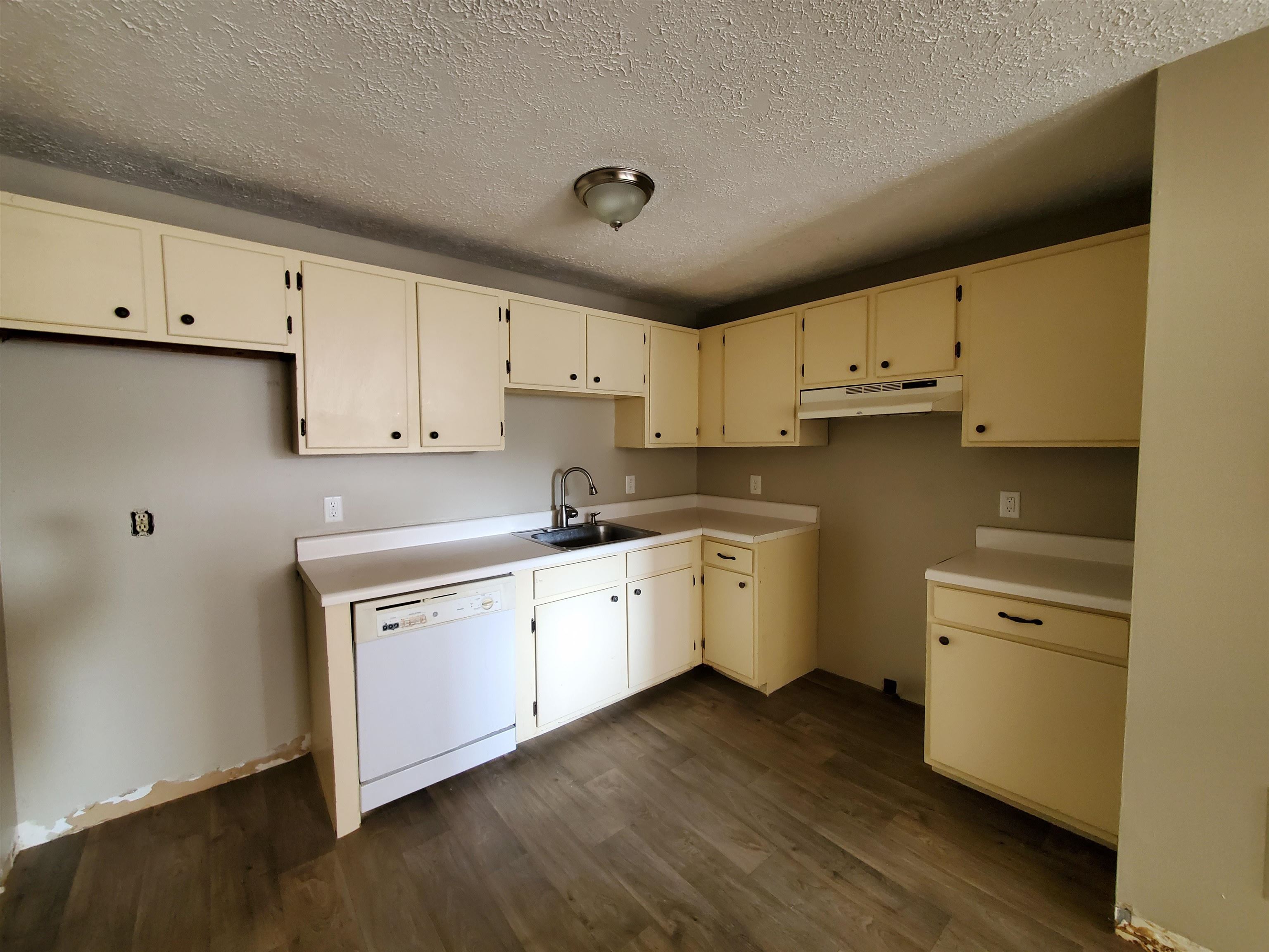 35 Log Street, Unit 2E Manchester, NH 03102 - Photo 2 of 8