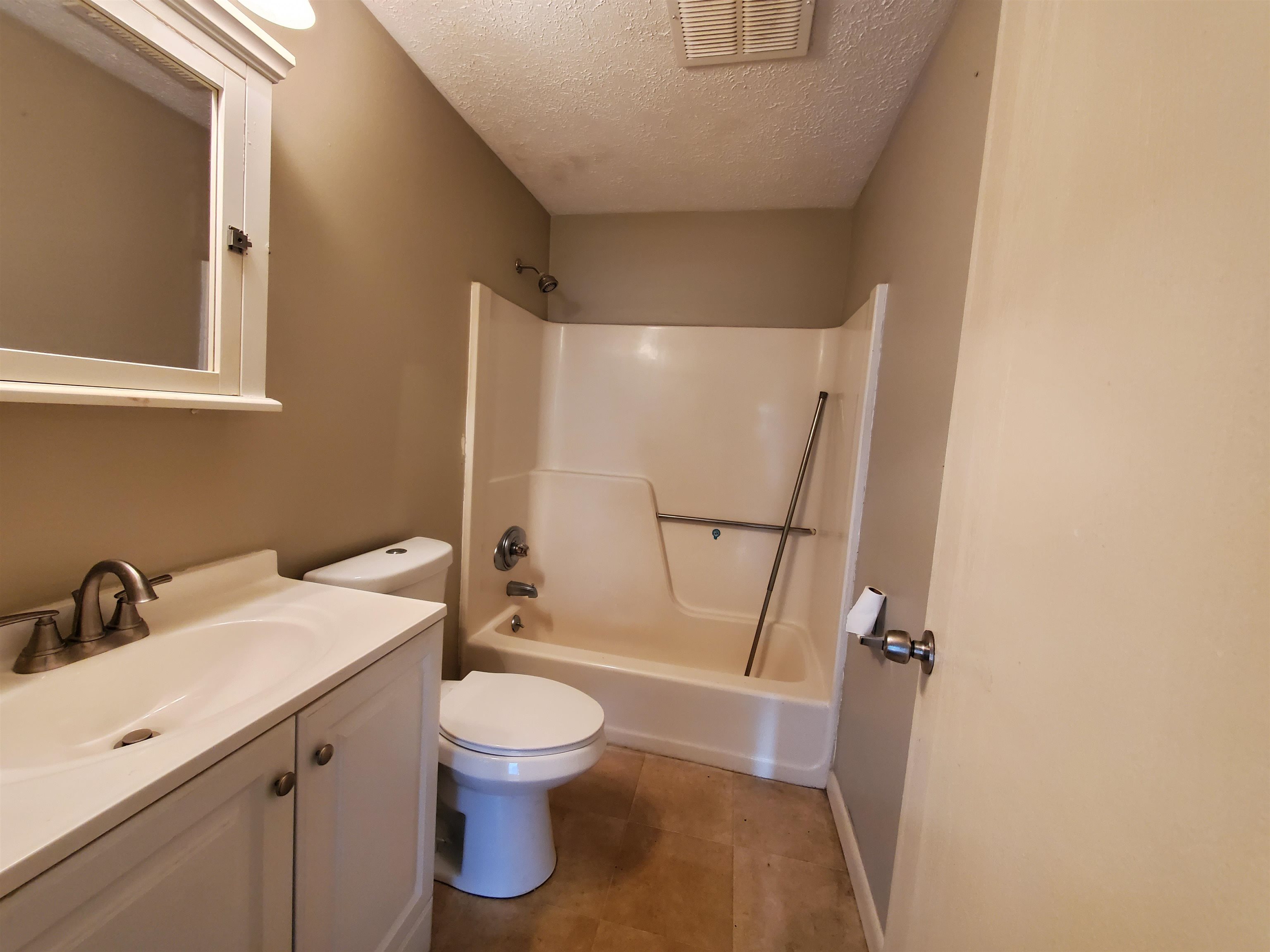 35 Log Street, Unit 2E Manchester, NH 03102 - Photo 8 of 8