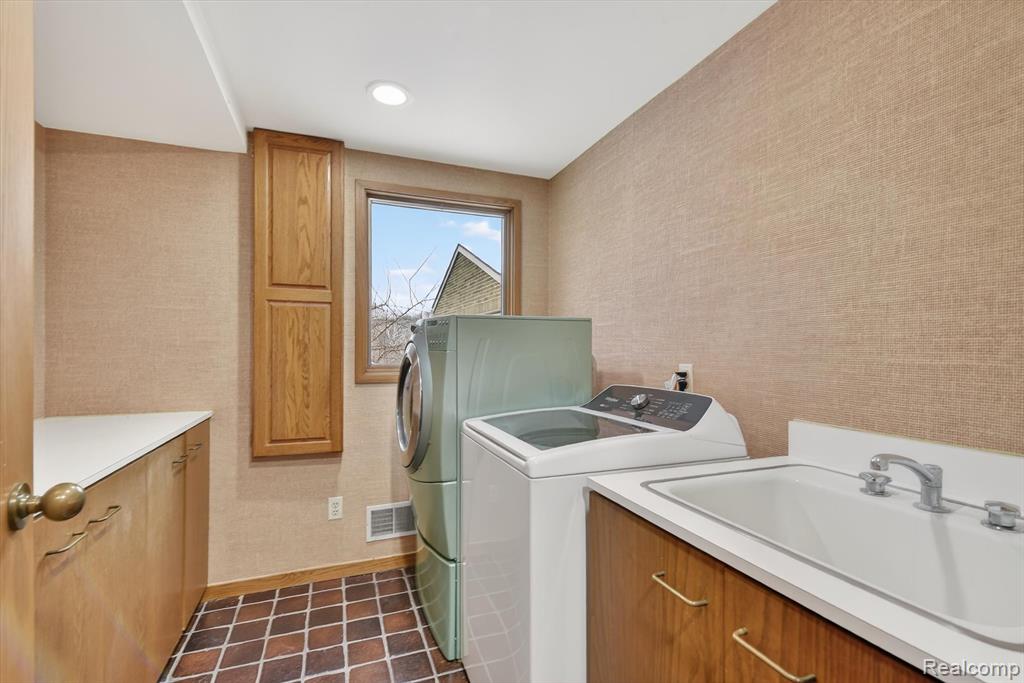 2551 Patterson Lake Road Pinckney, MI 48169 - Photo 37 of 95