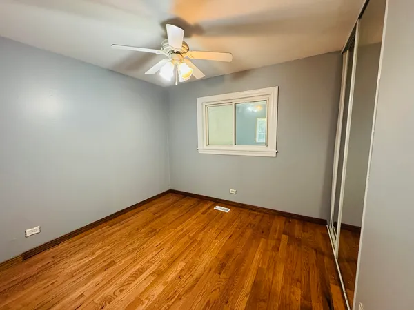 $450,000 | 670 Lakeview Lane, Hoffman Estates, IL 60169