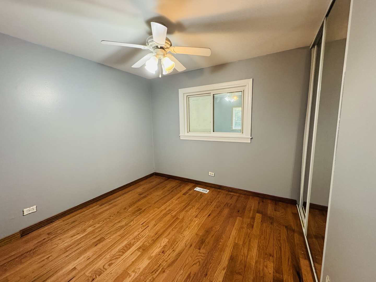 670 Lakeview Lane Hoffman Estates, IL 60169 - Photo 11 of 23