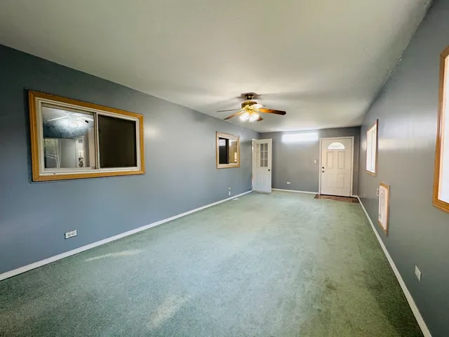 $450,000 | 670 Lakeview Lane, Hoffman Estates, IL 60169