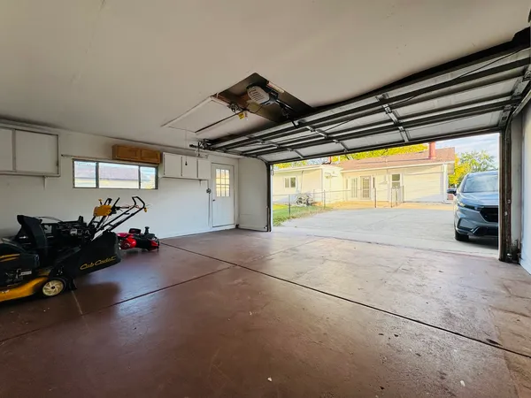 $450,000 | 670 Lakeview Lane, Hoffman Estates, IL 60169