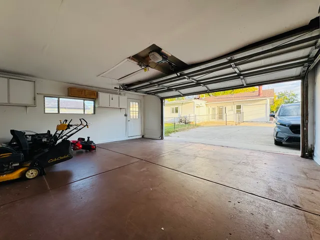 $450,000 | 670 Lakeview Lane, Hoffman Estates, IL 60169