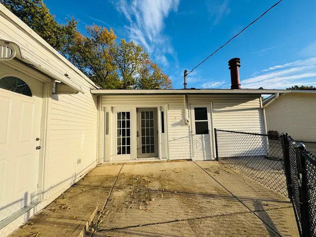 $450,000 | 670 Lakeview Lane, Hoffman Estates, IL 60169