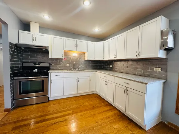 $450,000 | 670 Lakeview Lane, Hoffman Estates, IL 60169