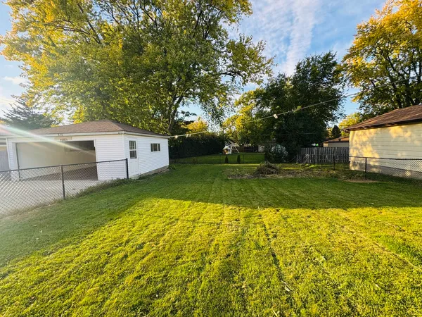 $450,000 | 670 Lakeview Lane, Hoffman Estates, IL 60169