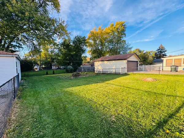 $450,000 | 670 Lakeview Lane, Hoffman Estates, IL 60169