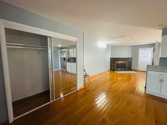 $450,000 | 670 Lakeview Lane, Hoffman Estates, IL 60169