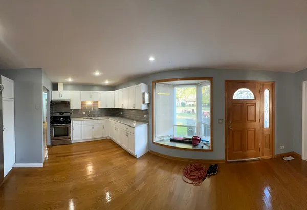$450,000 | 670 Lakeview Lane, Hoffman Estates, IL 60169
