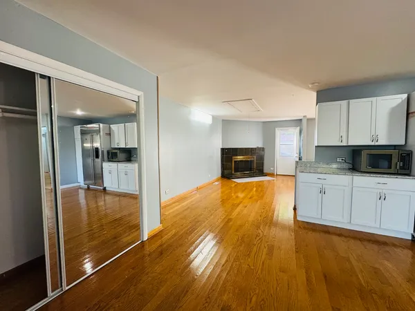 $450,000 | 670 Lakeview Lane, Hoffman Estates, IL 60169