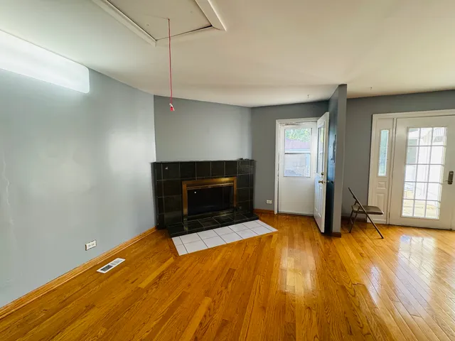 $450,000 | 670 Lakeview Lane, Hoffman Estates, IL 60169