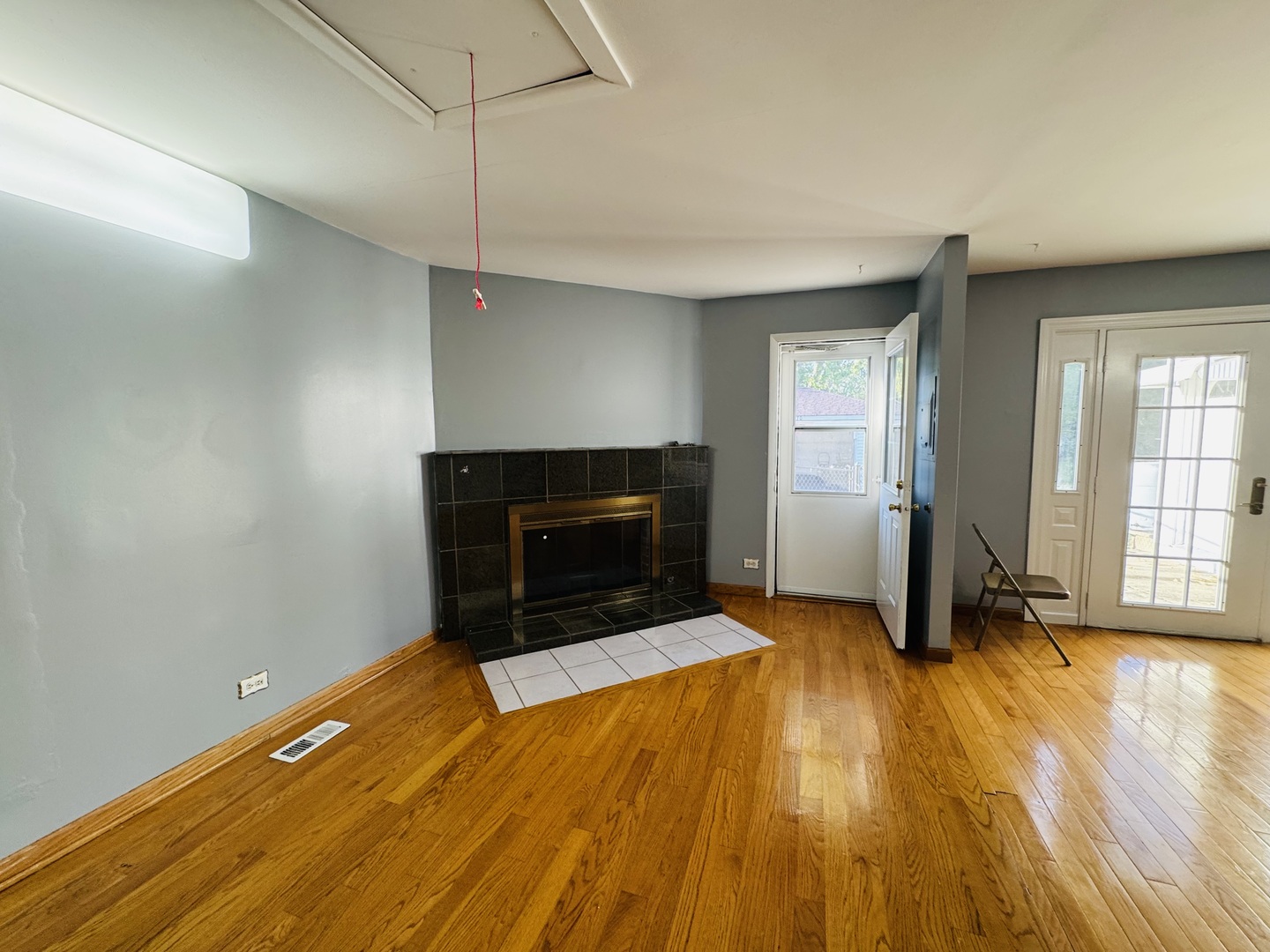 670 Lakeview Lane Hoffman Estates, IL 60169 - Photo 7 of 23