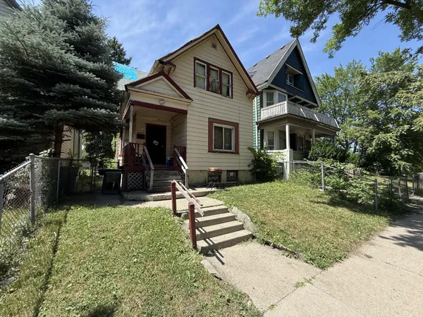 $56,000 | 2527 West Monroe Street, Milwaukee, WI 53206