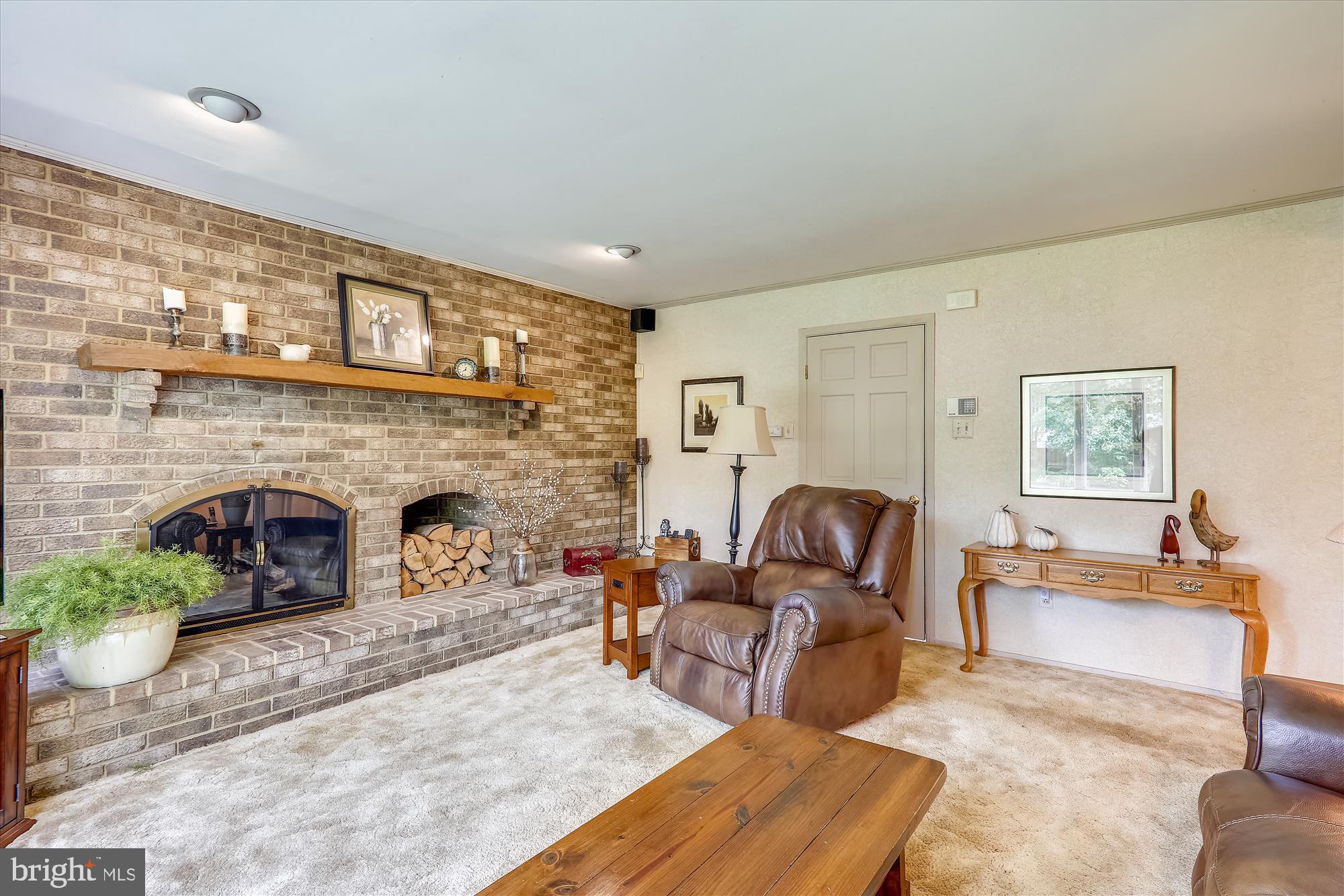 8712 Granite Lane Laurel, MD 20708 - Photo 17 of 48 Family room with gas fireplace