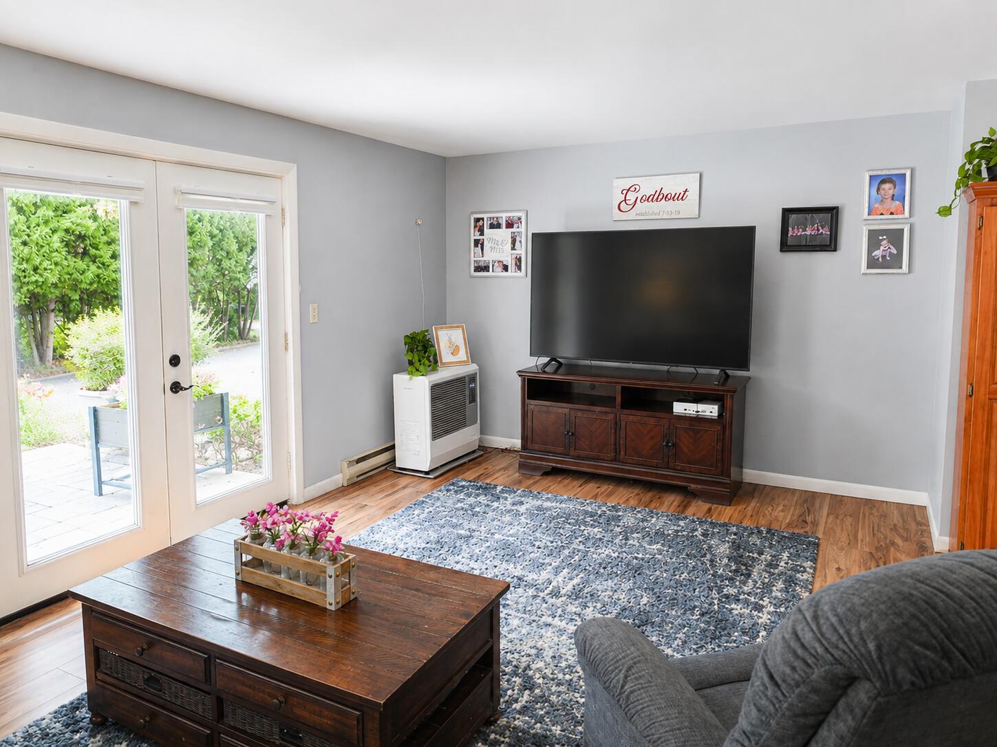 136 Old Winthrop Road, Unit 2 Augusta, ME 04330 - Photo 5 of 29 Living Room