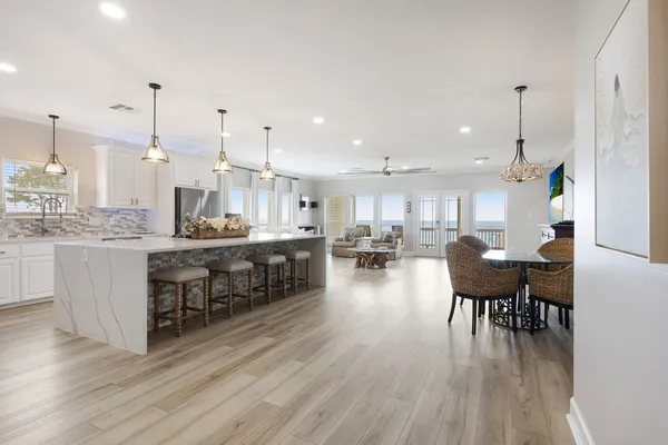 $1,249,995 | 2534 Cliff Drive, Dickinson, TX 77539