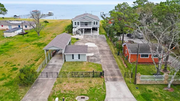$1,249,995 | 2534 Cliff Drive, Dickinson, TX 77539