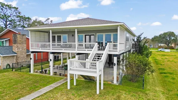 $1,249,995 | 2534 Cliff Drive, Dickinson, TX 77539