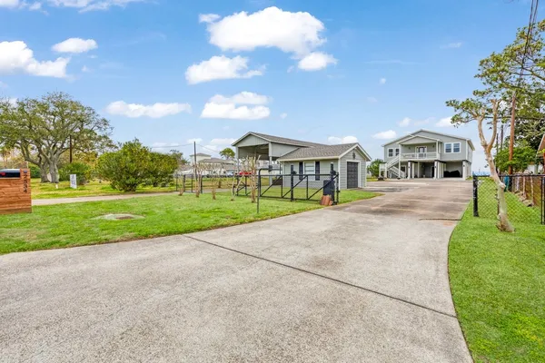 $1,249,995 | 2534 Cliff Drive, Dickinson, TX 77539