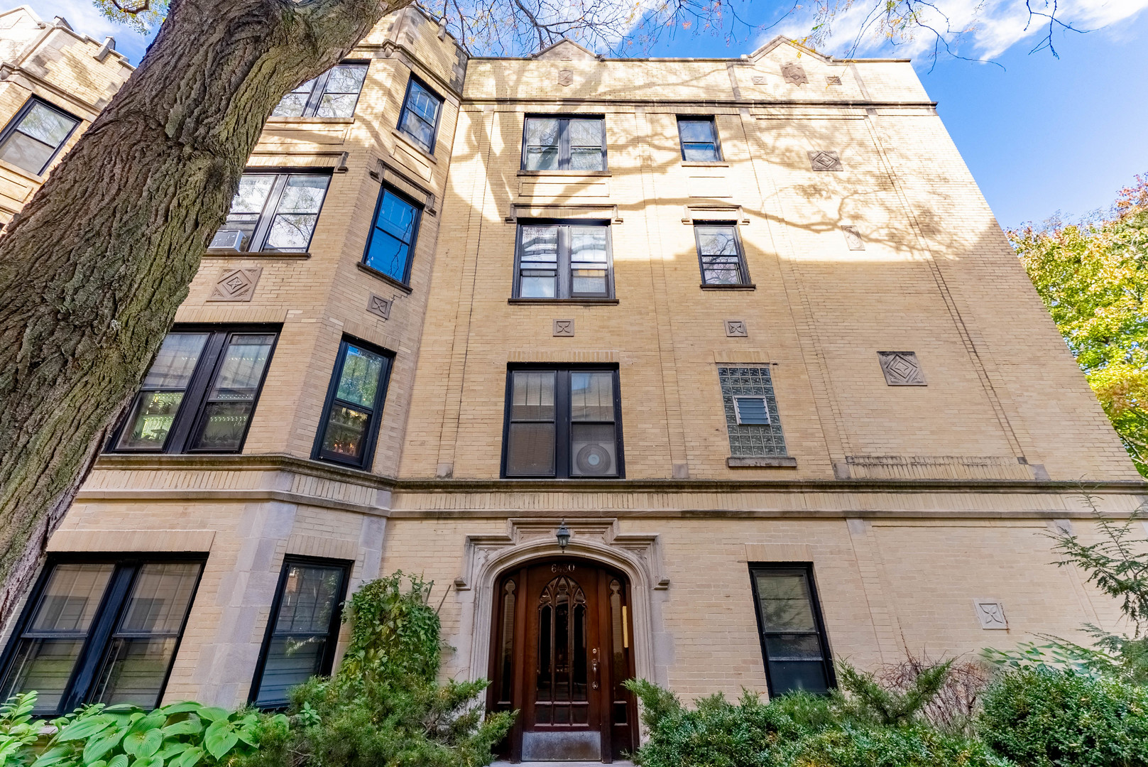 6430 North Glenwood Avenue, Unit G4 Chicago, IL 60626 - Photo 1 of 33 front view of a building