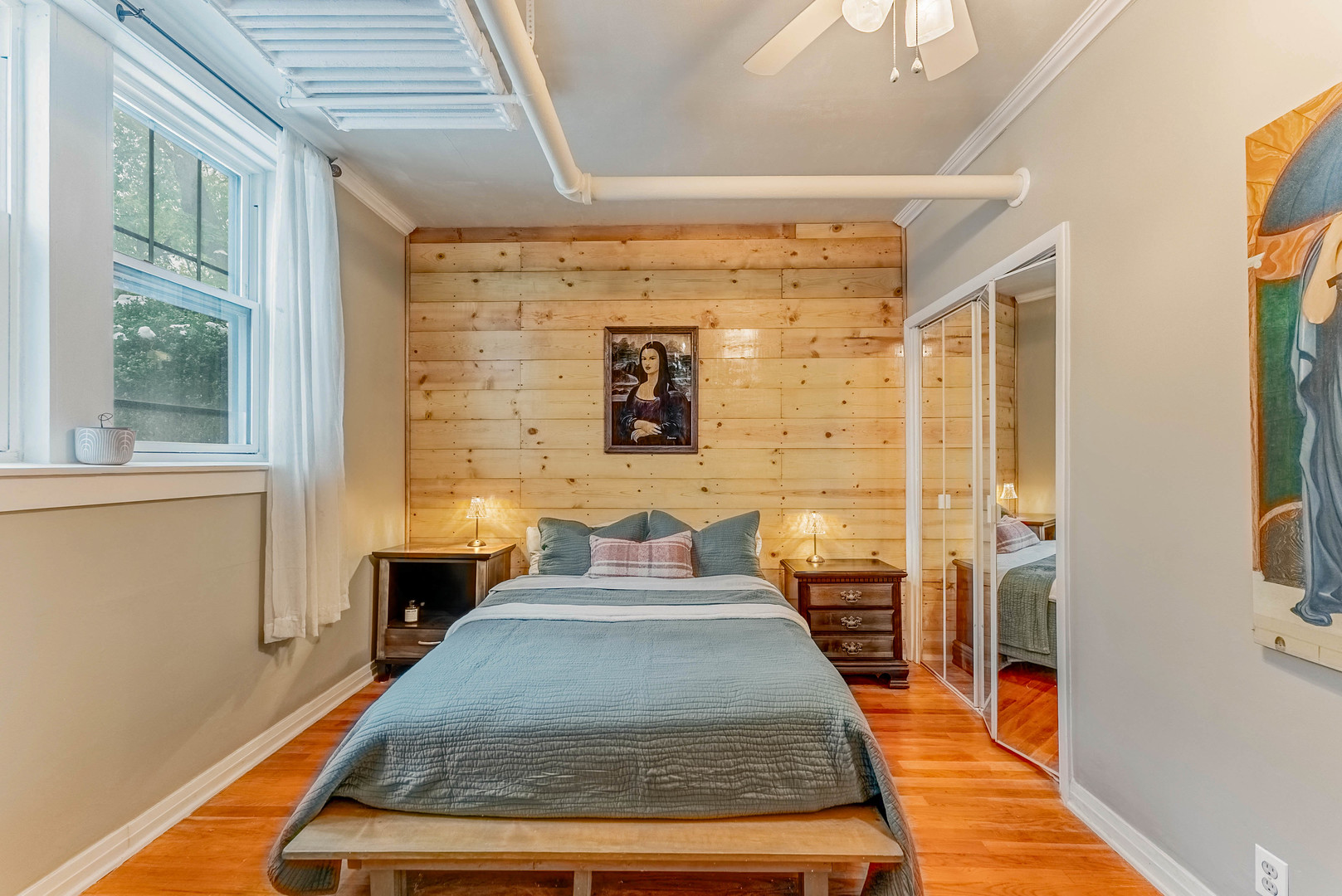 6430 North Glenwood Avenue, Unit G4 Chicago, IL 60626 - Photo 13 of 33 a bedroom with a bed and wooden floor