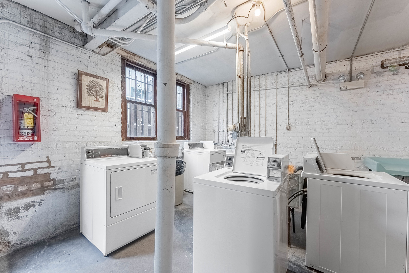 6430 North Glenwood Avenue, Unit G4 Chicago, IL 60626 - Photo 24 of 33 a room with dryer and washer