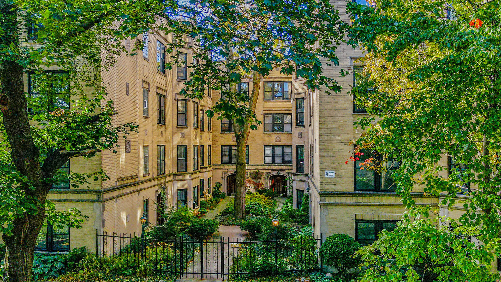 6430 North Glenwood Avenue, Unit G4 Chicago, IL 60626 - Photo 29 of 33 front view of a building with a tree