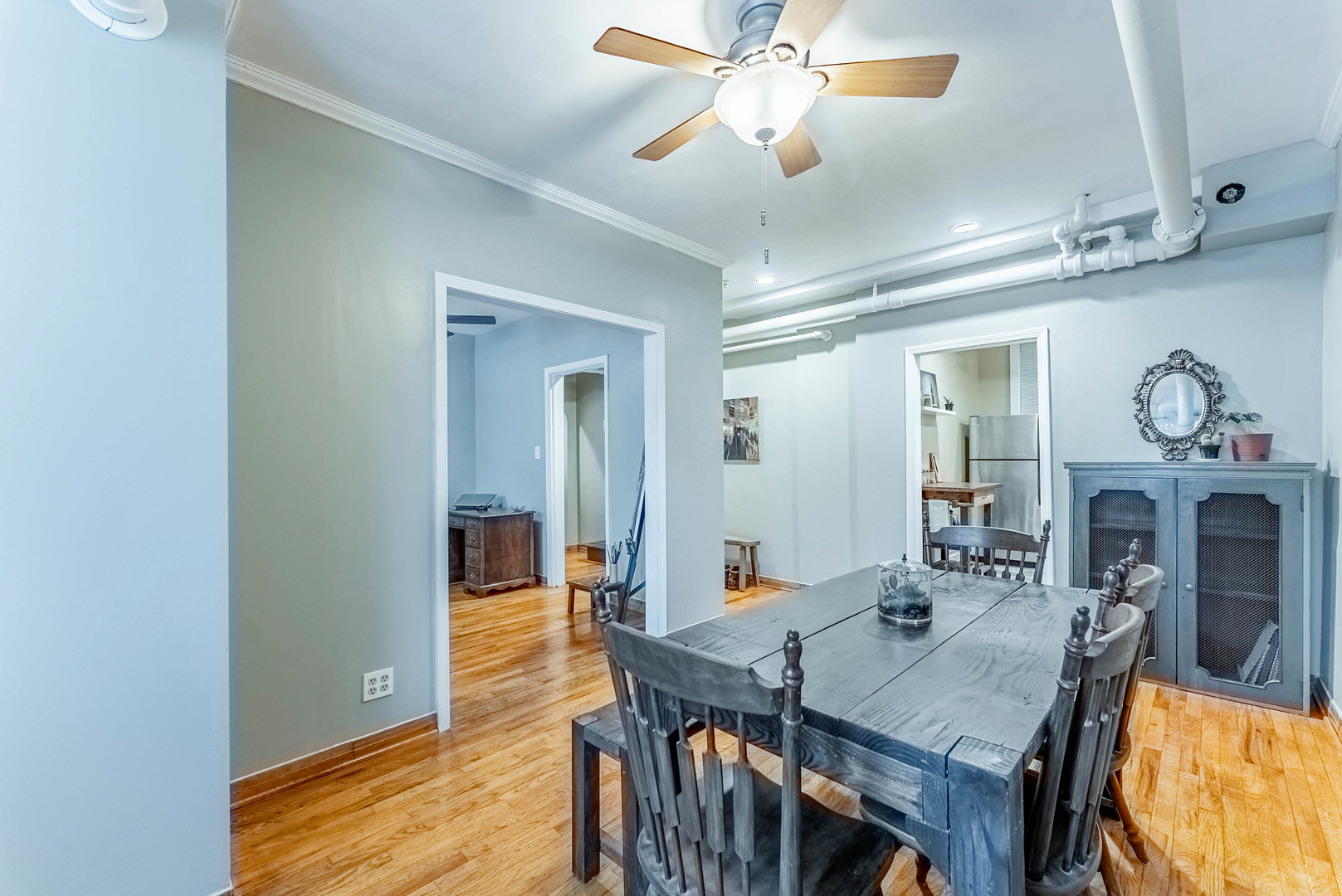 6430 North Glenwood Avenue, Unit G4 Chicago, IL 60626 - Photo 8 of 33 a view of a dining room with furniture and wooden floor