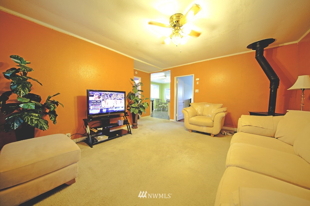 11502 County Line Road Edgewood, WA 98372 - Photo 5 of 13