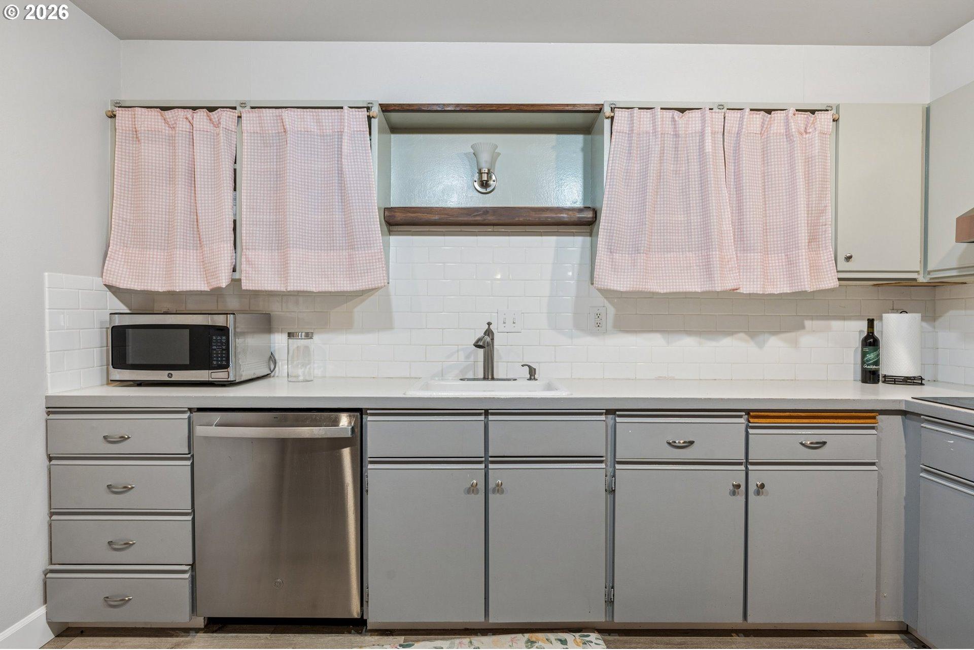 4460 Southwest Scholls Ferry Road Portland, OR 97225 - Photo 12 of 24 Kitchen