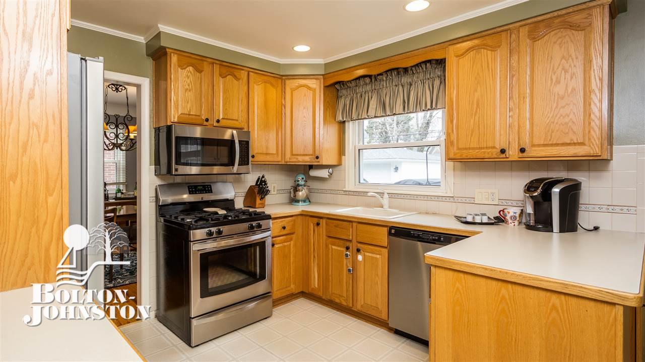 1718 Newcastle Road Grosse Pointe Woods, MI 48236 - Photo 11 of 39