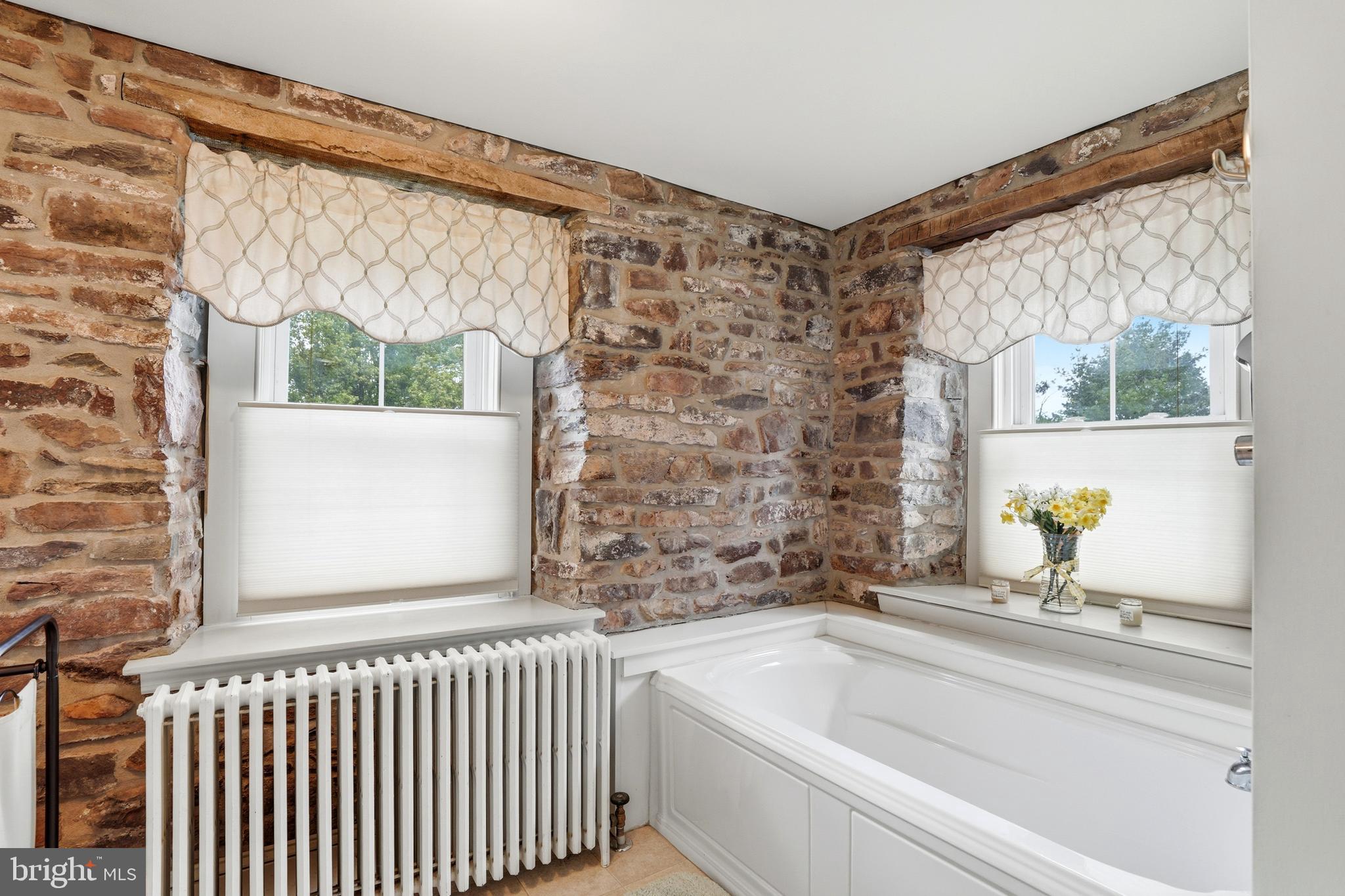 572 Halteman Road Souderton, PA 18964 - Photo 39 of 81 Master bath soaking tub