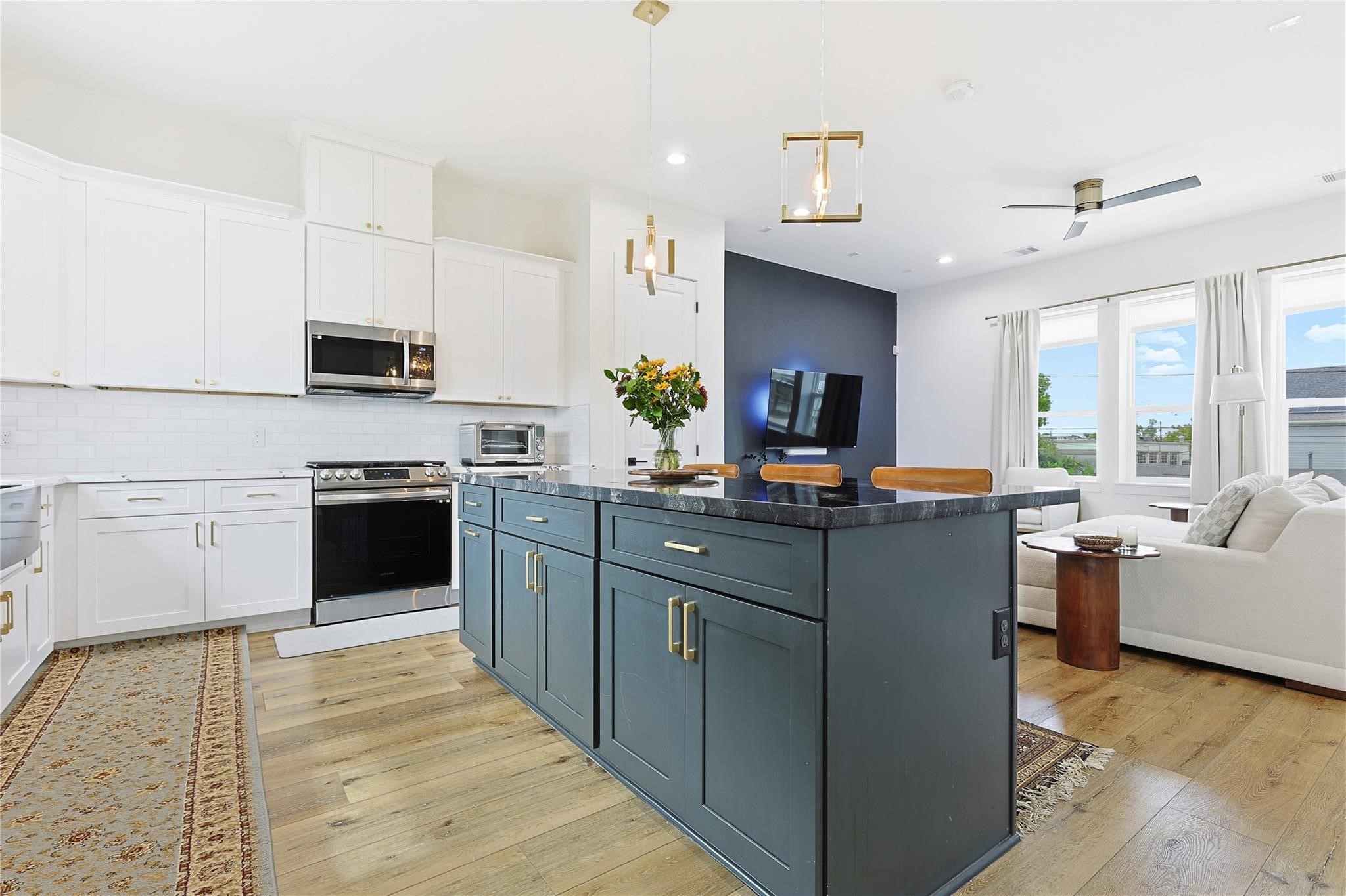 730 East 33rd Street Houston, TX 77022 - Photo 5 of 29 Gallery Image 5