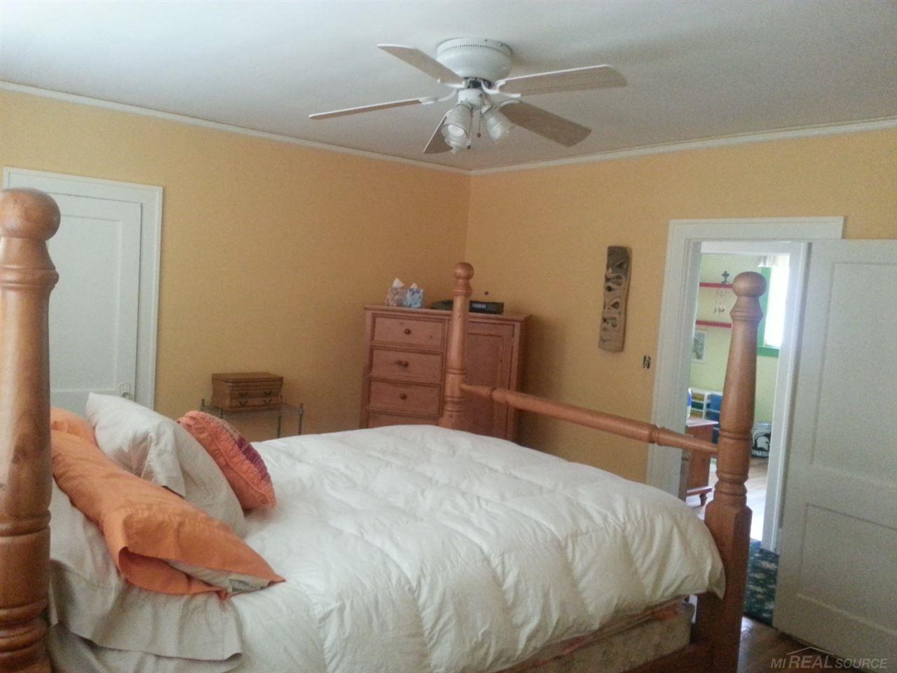 1379 Nottingham Road Grosse Pointe, MI 48230 - Photo 22 of 25 31248927-21.JPG