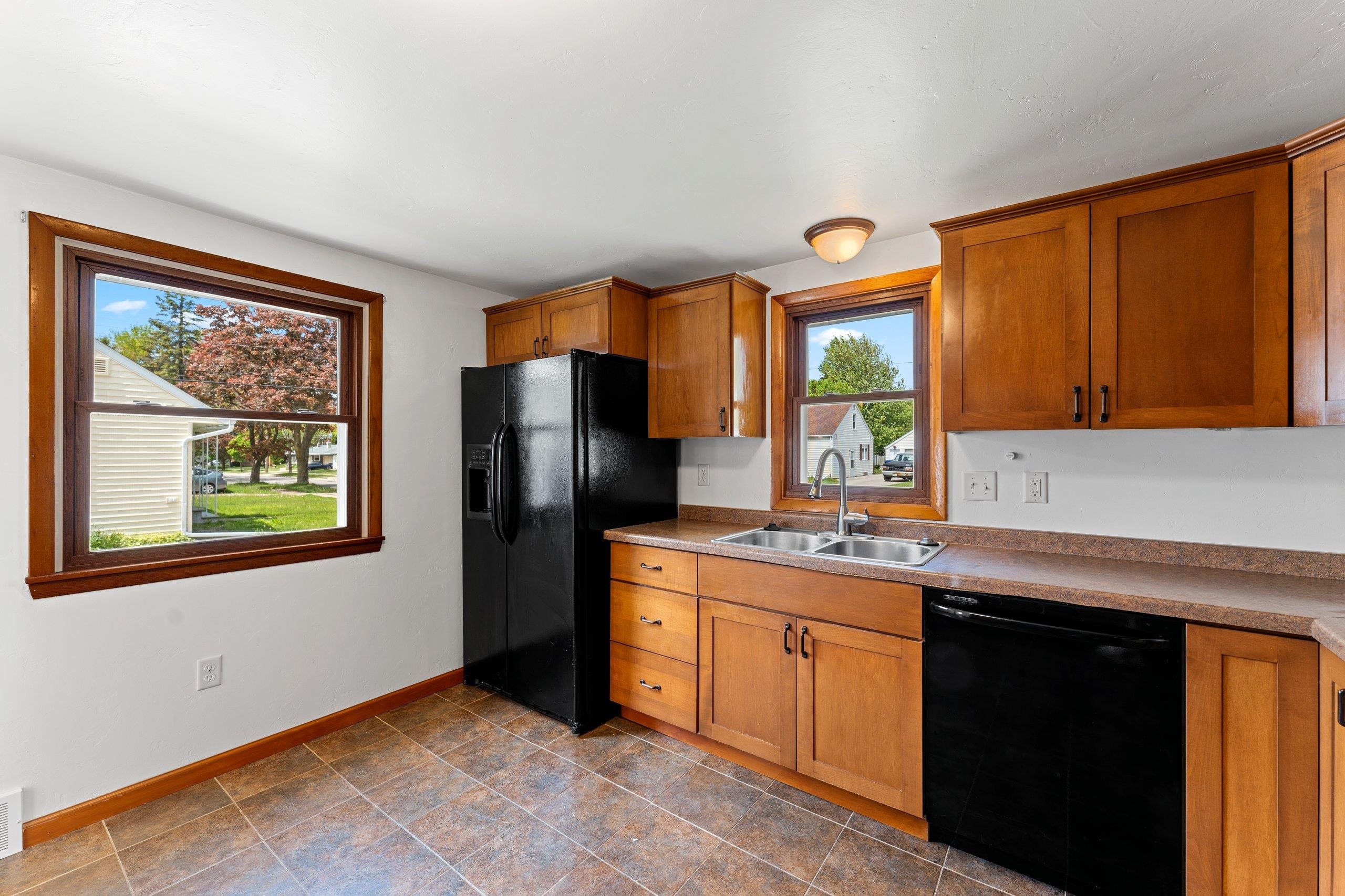 1405 West Brewster Street Appleton, WI 54914 - Photo 6 of 42