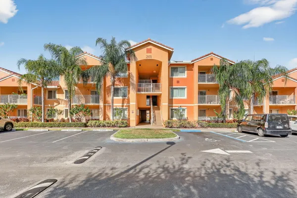 $169,900 | 201 Southwest Palm Drive, Unit 201, Port St. Lucie, FL 34986