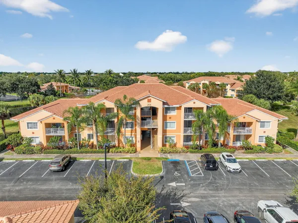 $169,900 | 201 Southwest Palm Drive, Unit 201, Port St. Lucie, FL 34986