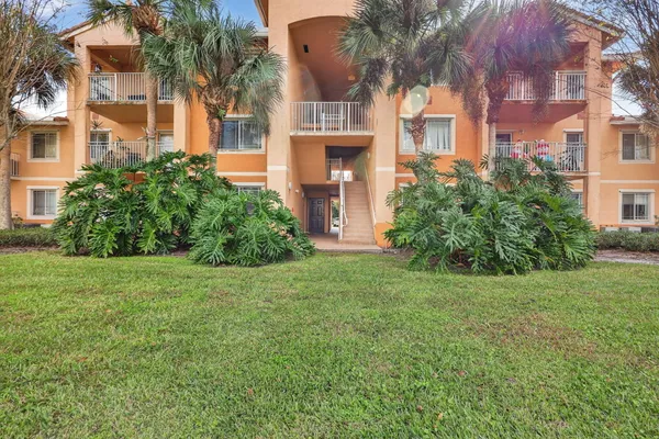 $169,900 | 201 Southwest Palm Drive, Unit 201, Port St. Lucie, FL 34986