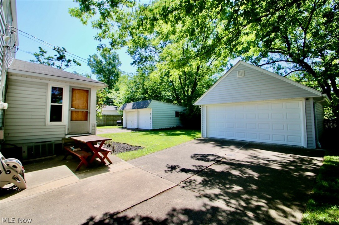 23840 Alberton Road Euclid, OH 44123 - Photo 30 of 33