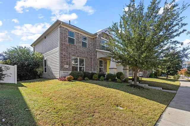a view of a house with backyard and sitting area