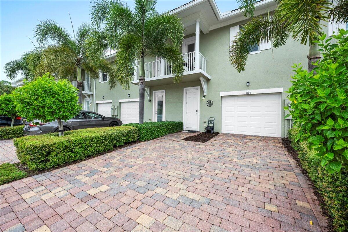 1108 South Community Drive Jupiter, FL 33458 - Photo 13 of 38 26-LUX_2674