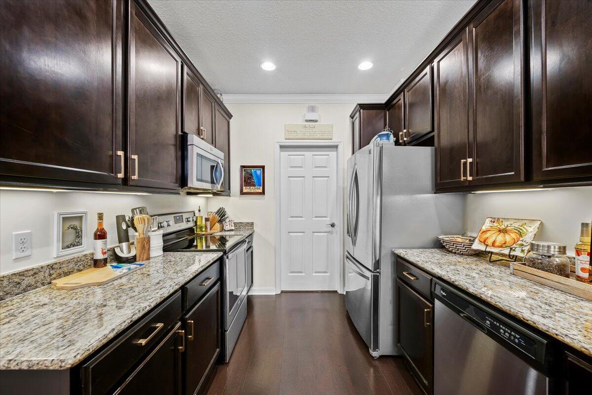 1108 South Community Drive Jupiter, FL 33458 - Photo 2 of 38 11-LUX_2737