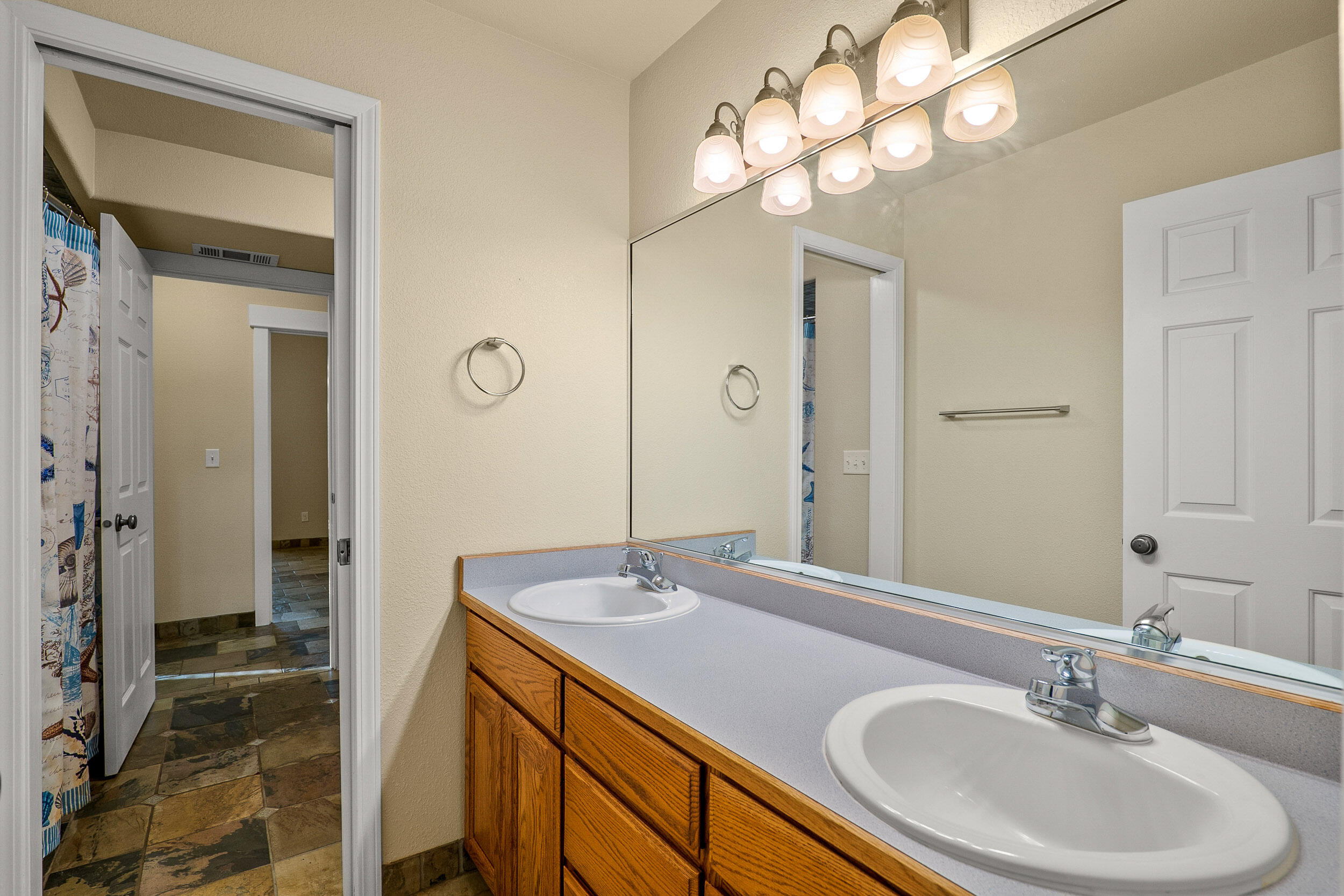 350 South Obenchain Road Eagle Point, OR 97524 - Photo 43 of 64 350SObenchainRd-032