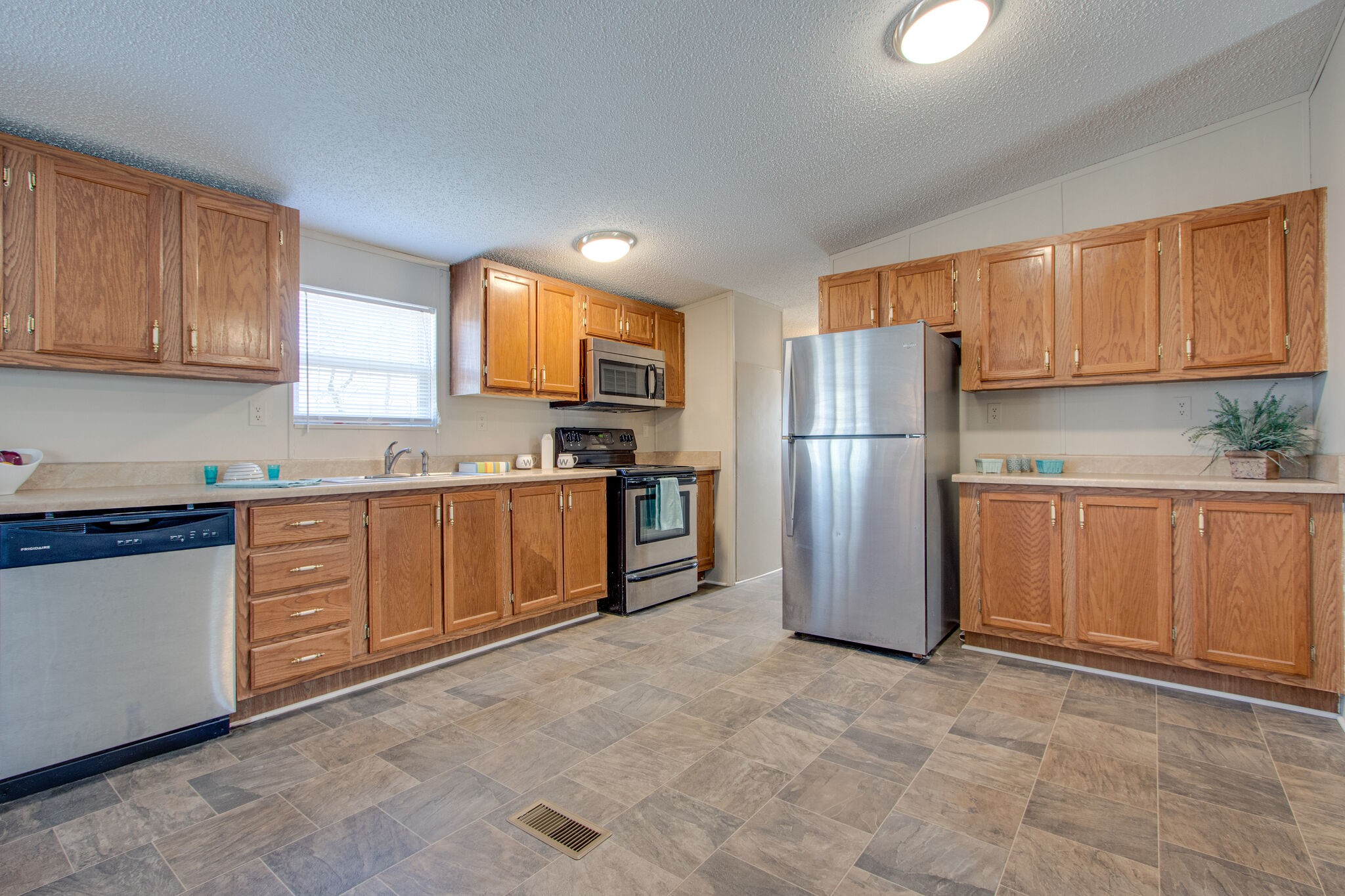 648 Sycamore Road Dickson, TN 37055 - Photo 3 of 40 Gallery Image 3