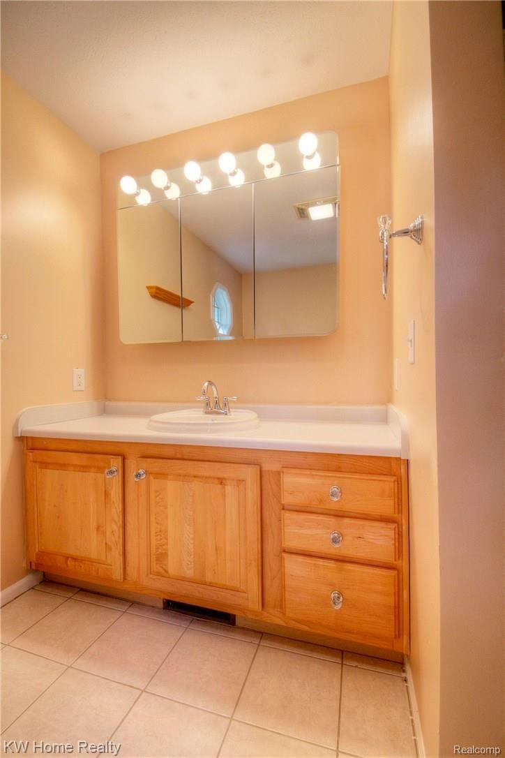 23903 Berg Road Southfield, MI 48033 - Photo 30 of 55 930A1168_69_70.jpg